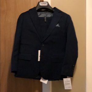 Brand new boys Isaac mizrachi size 6 navy suit